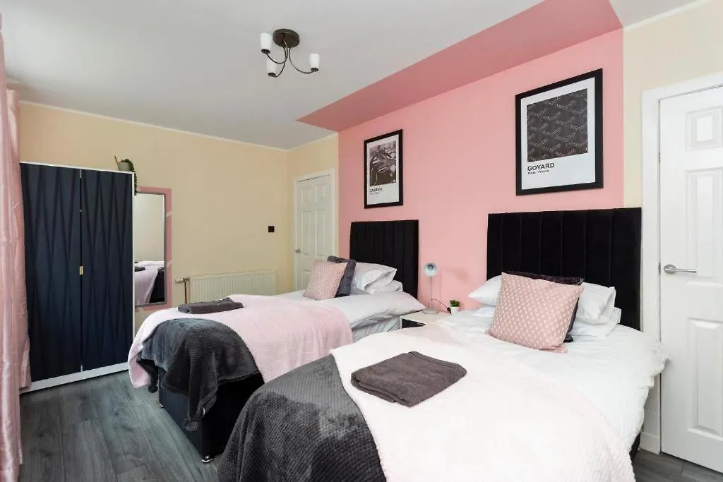 Stylish 3 Bed Edinburgh Abode-Parking And Garden Apartment United Kingdom
