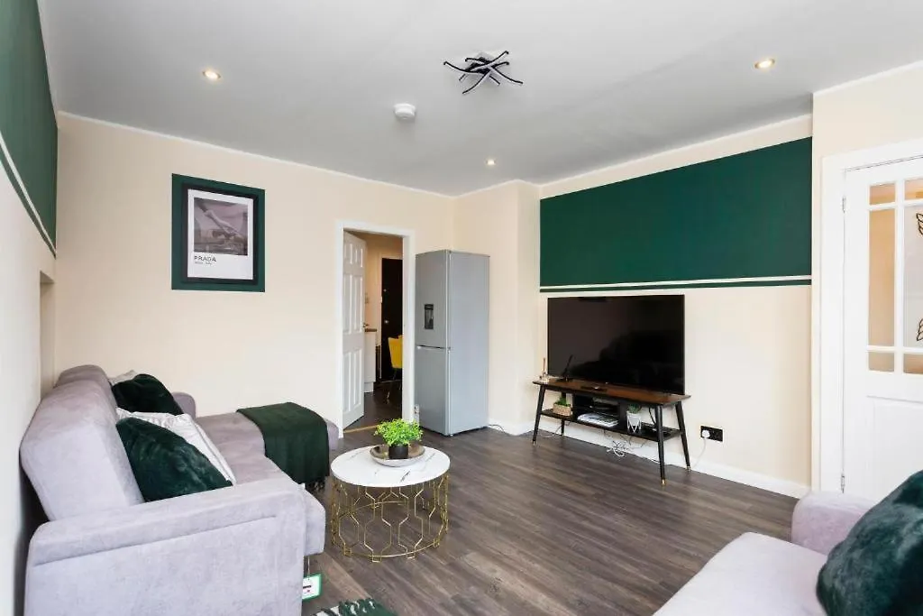 Stylish 3 Bed Edinburgh Abode-Parking And Garden Apartment United Kingdom